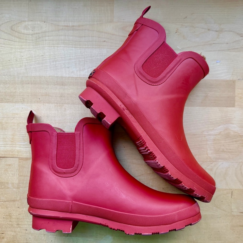 Chooka Size 8 Red Waterproof Short Chelsea Rain Boots Matte Festival
